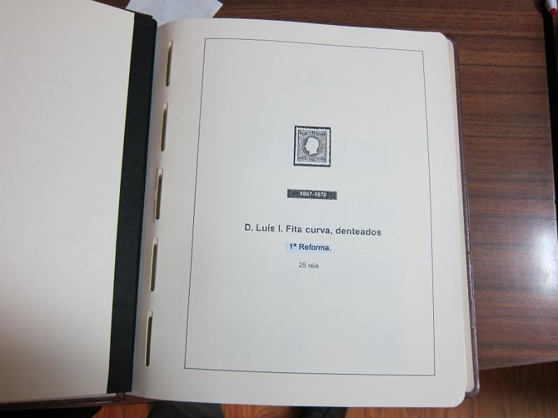 0015 (97).jpg -     Lote:    15      Marcofilia      Lotes Especiais       Descrição:      Portugal.   Colecção especializada de marcas numéricas das 1.ª e 2.ª reformas em selos de 25 reis, desde D. Maria II até D. Luís I, de frente. Lote a ver.        Lote       Valor Base:     &euro; 1.500,00     Valor Venda:     &euro; 3.000,00     